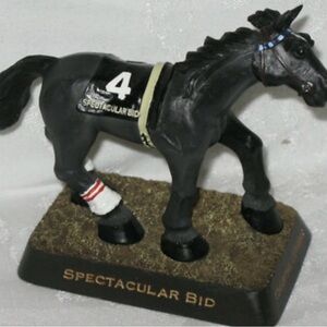 Elegant Black Horse Figurine Derby Winner Churchill Downs Spectacular Bid